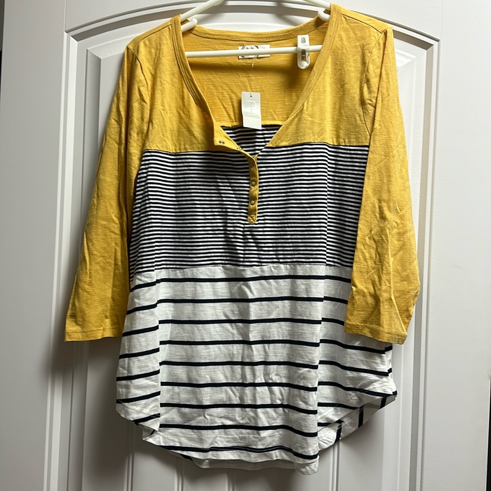 Maurices 24/7 size 0 quarter sleeve shirt yellow navy white stripe